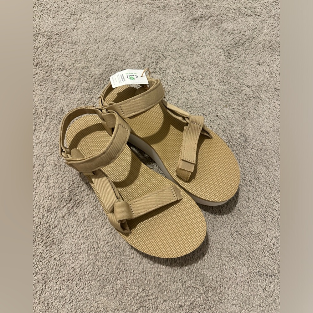 Tan Tevas- Flatform Universal
